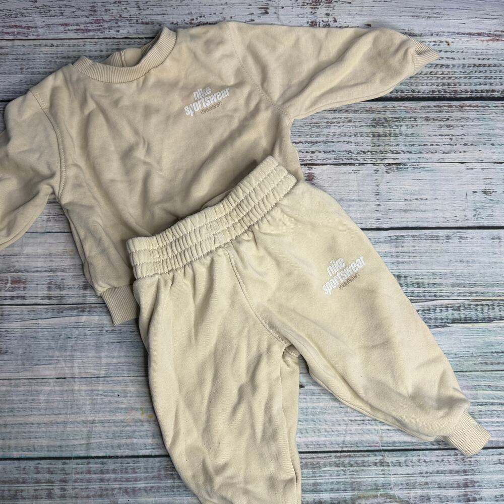 Nike Sportswear Baby 12M Sweatshirt Jogger Set Beige Cream Mini Swoosh Outfit